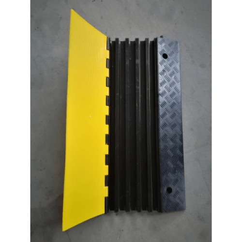 Protector de Cable de 5 Canales / Base de Goma y Tapa de Plástico / Capacidad 4.6 Toneladas / Canal 38x35MM / Longitud 90 cm / Amarillo y Negro