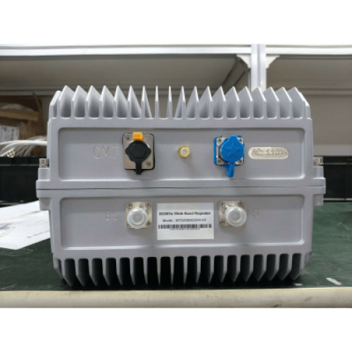 COBERTURA DE HASTA 5 km / Amplificador de Señal Celular / Banda 5, 850 MHz / 20 Watts de Potencia / Banda Ancha Multioperador / Protección Autoexcitación / Monitoreo USB / Gabinete IP65.