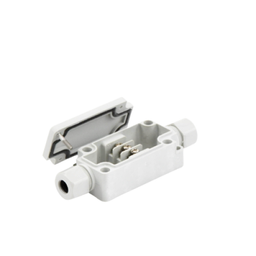 Caja de Conexión Exterior con Terminales Intermedias para 3 Líneas (Tornillo simple). Incluye Glándulas.