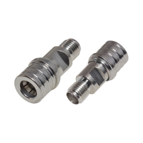 Adaptador en Línea de Bajo PIM, de Conector QMA (Quick Mate) Macho a SMA Hembra, Bronce Blanco/ Oro/ Teflón.